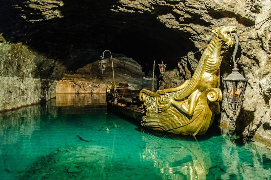 Vienna: Vienna Woods Tour with Underground Lake and Wine - The Seegrotte Hinterbrühl underground lake