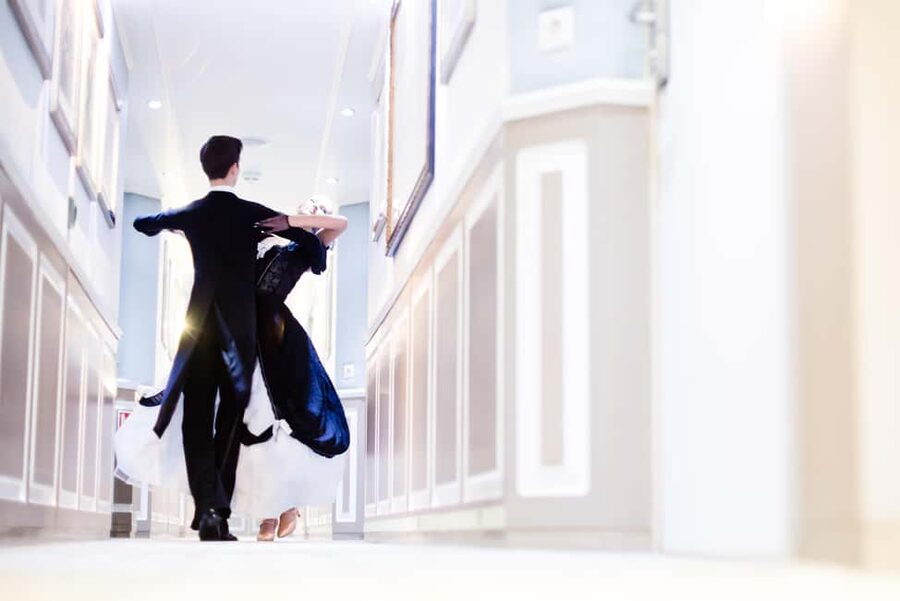 Vienna: Viennese Waltz Workshop for Couples - Moving Across the Wooden Floor