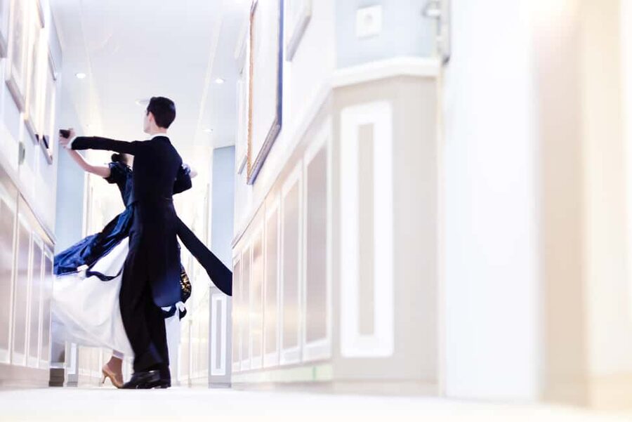 Vienna: Viennese Waltz Workshop for Couples - Entering the Ballroom and Meeting Aga Bohun