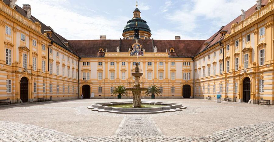 Vienna: Wachau Valley, Melk Abbey Tour with Danube Boat Trip - Why the Wachau Valley makes a fine escape from Vienna
