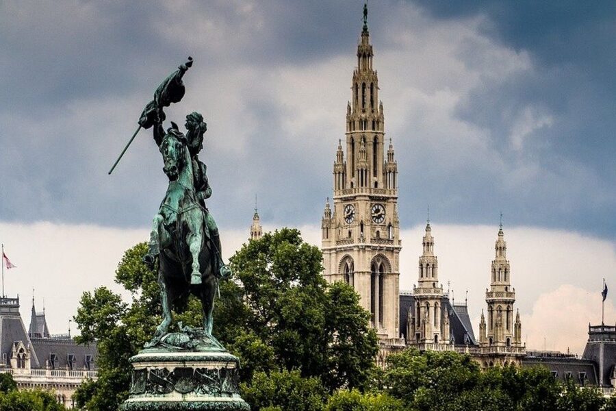 Vienna: Walking Tour of the Historic Ringstrasse - Votive Church and the University of Vienna