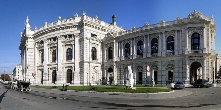 Vienna: Walking Tour of the Historic Ringstrasse - Volksgarten, flower displays, and statues