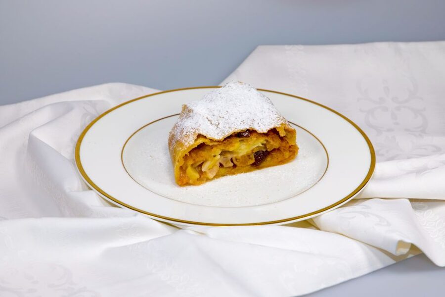 Vienna: Wiener Schnitzel and Strudel Cooking Class - Family, dietary, and access details