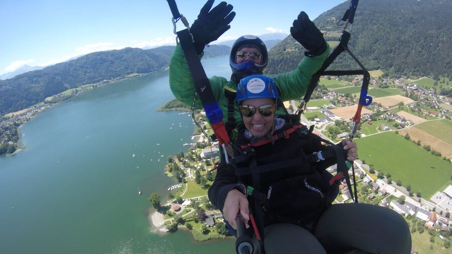 Villach/Ossiachersee: Paragliding "Action" Tandemflug - Looking over Ossiachersee from the launch area