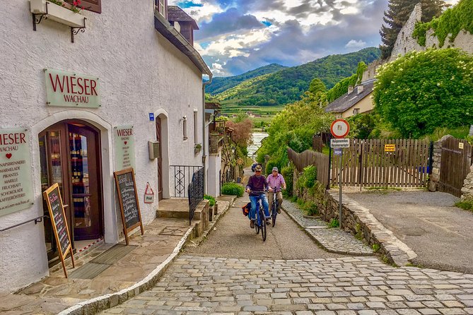 Wachau for Adventurers - A local wine tavern finish