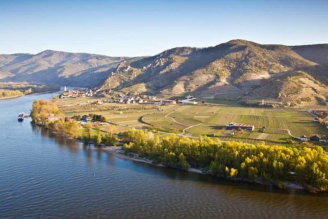 Wachau Valley Small-Group Tour and Wine Tasting from Vienna - Lunch at a traditional wine tavern