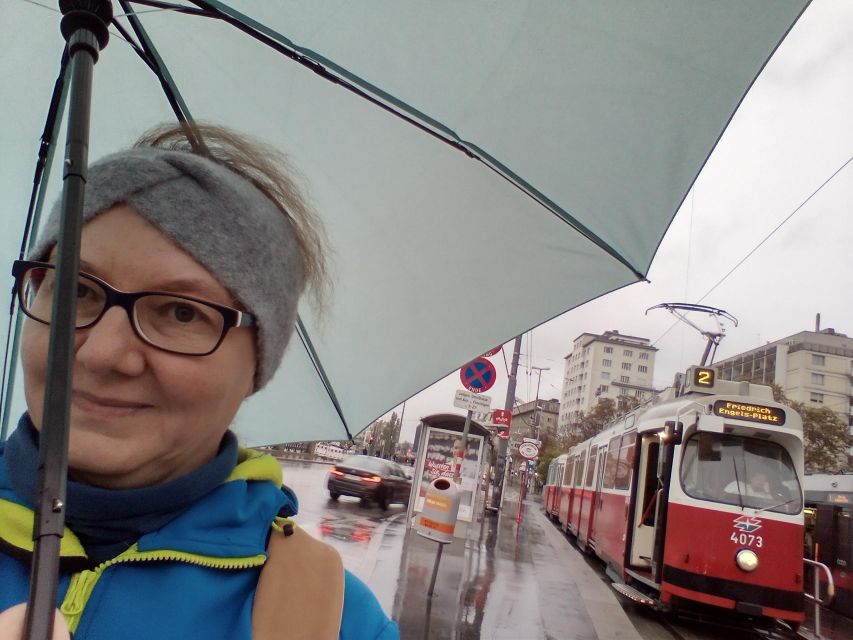 Wien: Tours with locals by public transport & walking - The Ringstraße and Hofburg in a Compact Walk