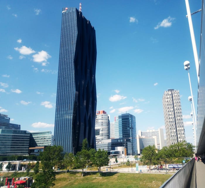 Wien: Tours with locals by public transport & walking - Belvedere’s Garden and the One-Hour Option