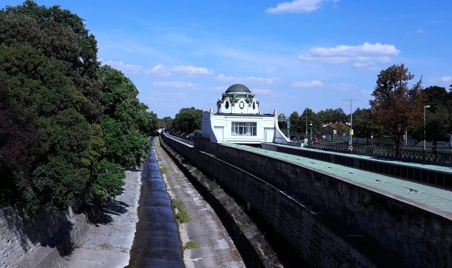 Wien: Tours with locals by public transport & walking - Choosing Between Vienna’s Many Possible Routes