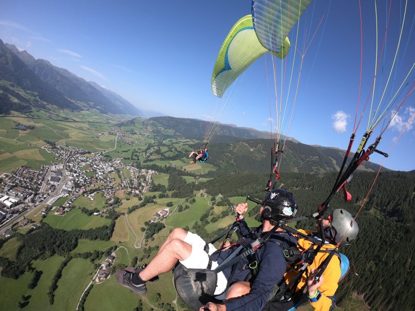 Zell am See: Paragliding Tandem Flight - Winter versus summer conditions